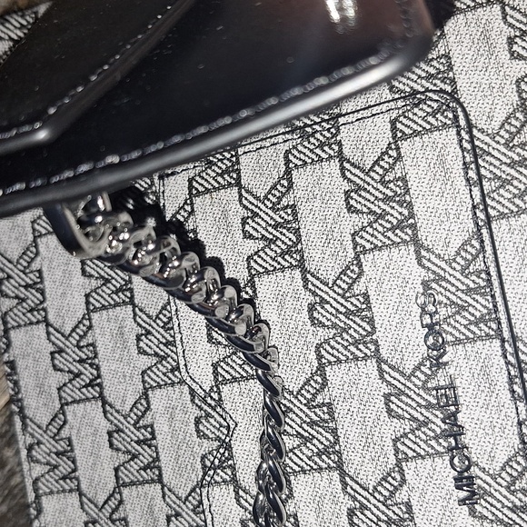 MICHAEL KORS WRISTLET🤩 - Picture 3 of 14